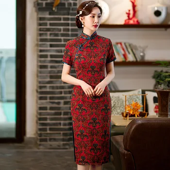 Весеннее Красное Ципао Средней длины с Разрезом в Традиционном Китайском Стиле, Элегантное Банкетное Вечернее Платье Ципао с Воротником-стойкой для Женщин